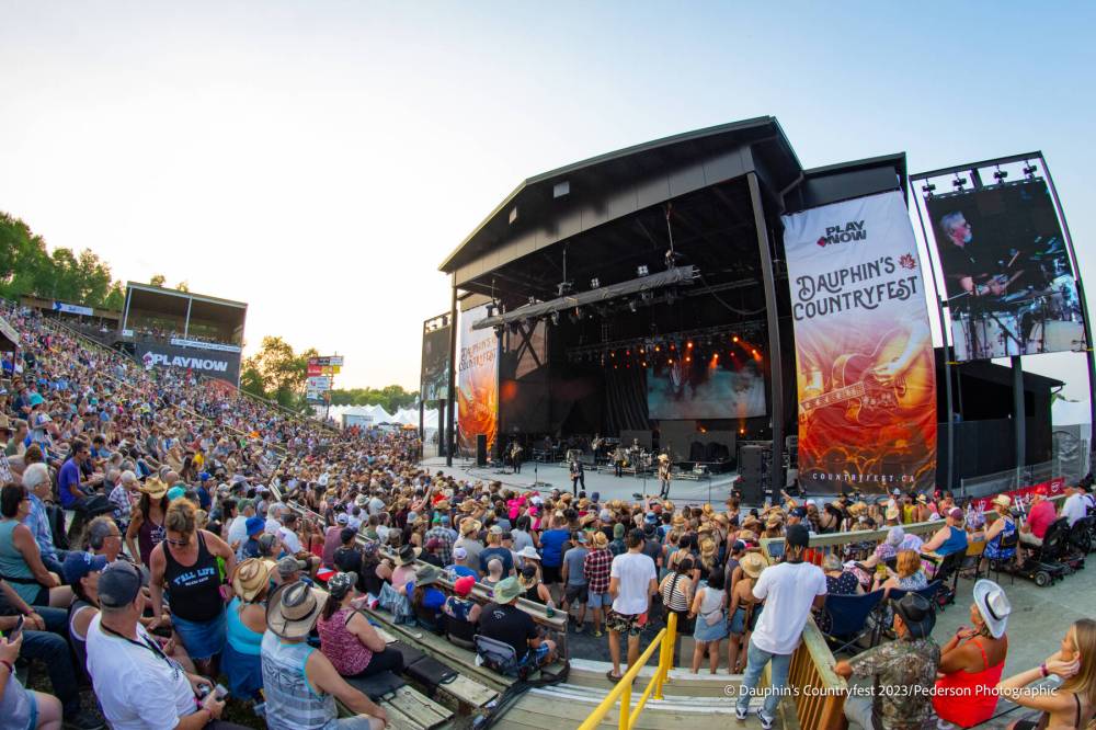 <p>DAUPHIN’S COUNTRYFEST</p>
                                <p>A packed main stage on Saturday night in Dauphin.</p>