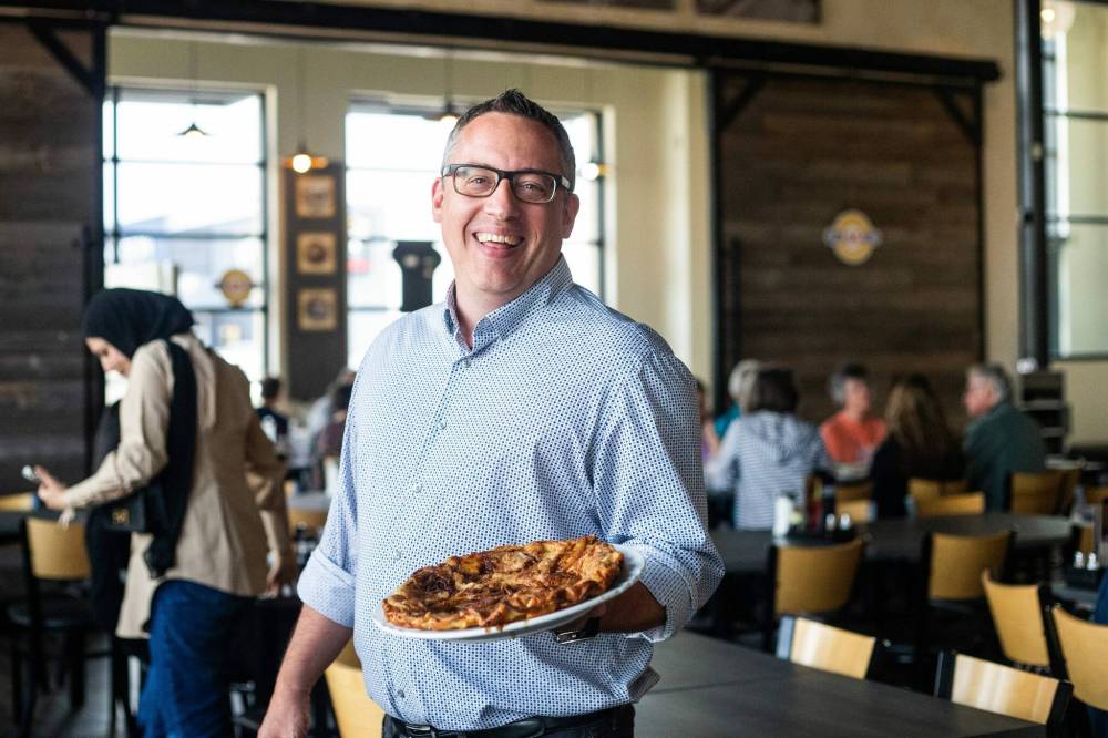 <p>MIKAELA MACKENZIE / WINNIPEG FREE PRESS </p>
                                <p>Terry Friesen, general manager, holds the Original Pancake House’s signature dish, a Giant Apple Pancake.</p>