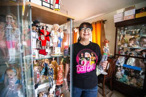 MIKAELA MACKENZIE / WINNIPEG FREE PRESS
                                Lucy Cook, president of the Manitoba Dolls Club, has a special connection to Barbie.