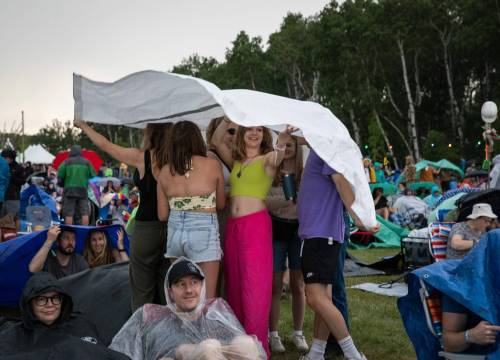 JESSICA LEE / WINNIPEG FREE PRESS
                                Intermittent lightning and heavy rain sent the Folk Fest crowd scattering before the skies parted and the concert resumed more than an hour later.