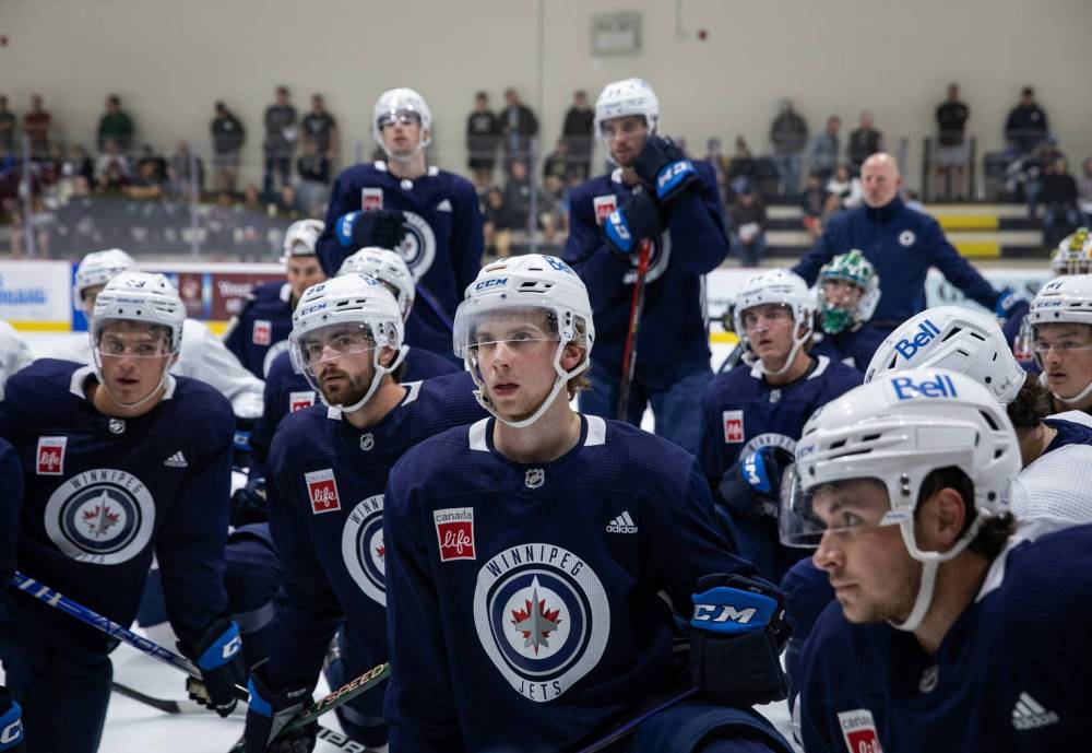 JESSICA LEE / WINNIPEG FREE PRESS
The prospects gather for some instruction.