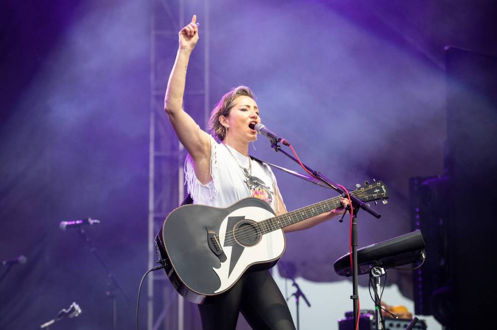 JESSICA LEE / WINNIPEG FREE PRESS
KT Tunstall performs at the Winnipeg Folk Festival Thursday.