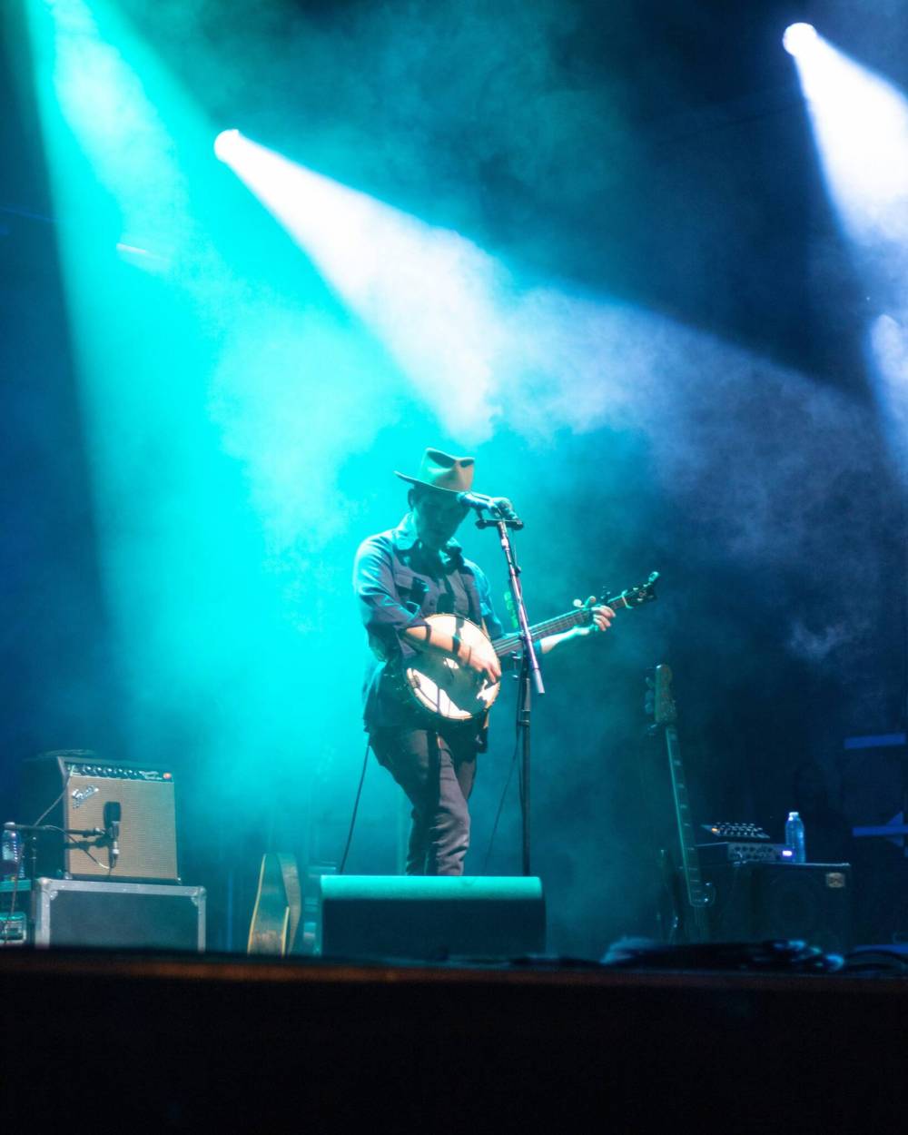MIKE THIESSEN / WINNIPEG FREE PRESS
Gregory Alan Isakov peforms at the Main Stage Saturday night.