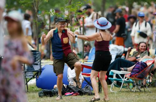 JOHN WOODS / WINNIPEG FREE PRESS
                                People dance at the Winnipeg Folk Festival in Birds Hill Park Sunday.