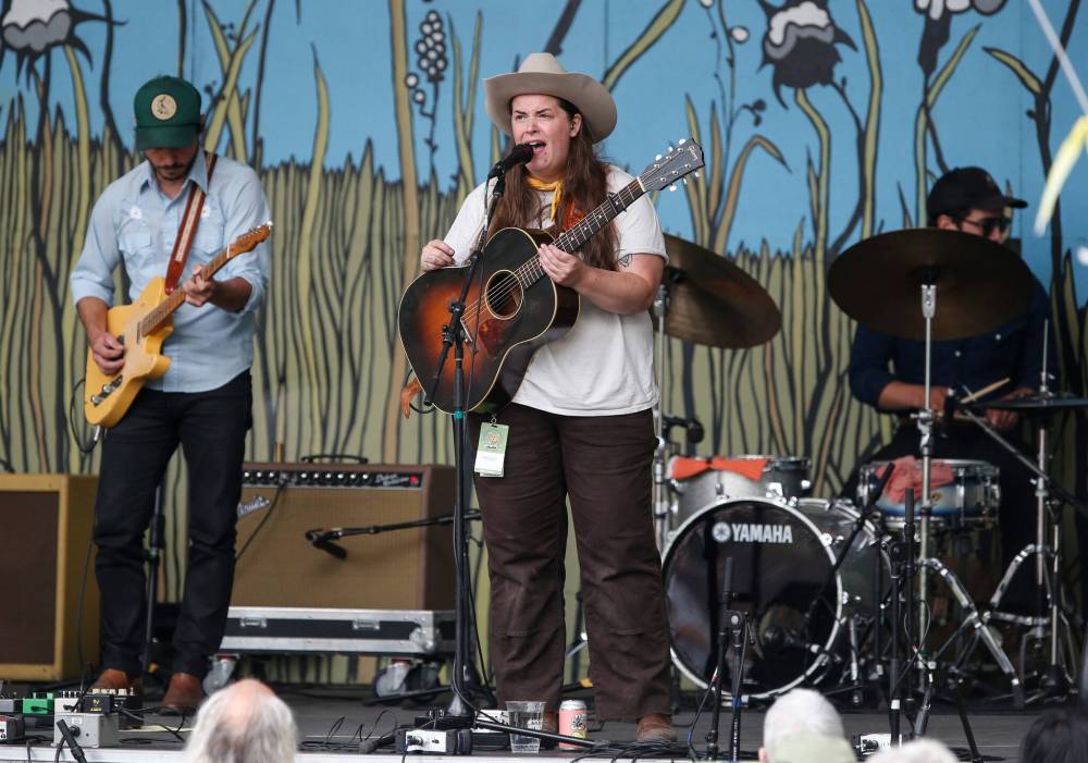 JOHN WOODS / WINNIPEG FREE PRESS
Mariel Buckley performs on the Snowberry Field stage at the Winnipeg Folk Festival Sunday.