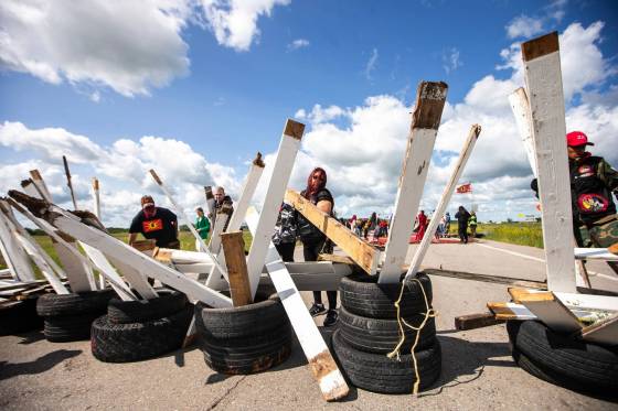 A new road obstruction made of tires and wooden boards was set up closer to Waverley Street as the deadline neared. (Mikaela MacKenzie / Winnipeg Free Press)