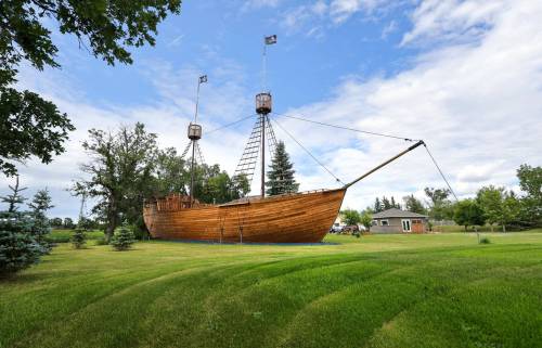 RUTH BONNEVILLE / WINNIPEG FREE PRESS
Doug Cook’s full-scale wooden ship is 23 metres long, from stem to stern.