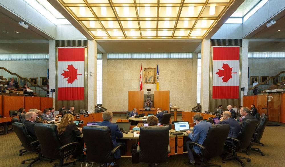 MIKE DEAL / WINNIPEG FREE PRESS Files
The people at this table should think about building the city up, not blocking development.