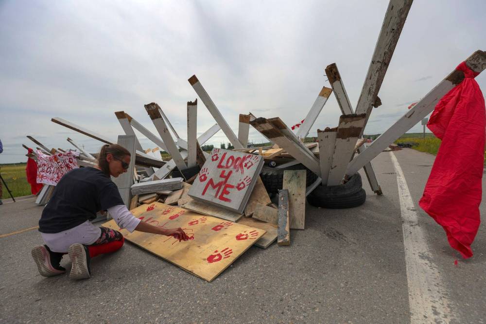 RUTH BONNEVILLE / WINNIPEG FREE PRESS
The blockade at Brady Road landfill began July 6, one day after Stefanson announced Manitoba would not support a search of the privately owned Prairie Green for the remains of Harris and Myran.