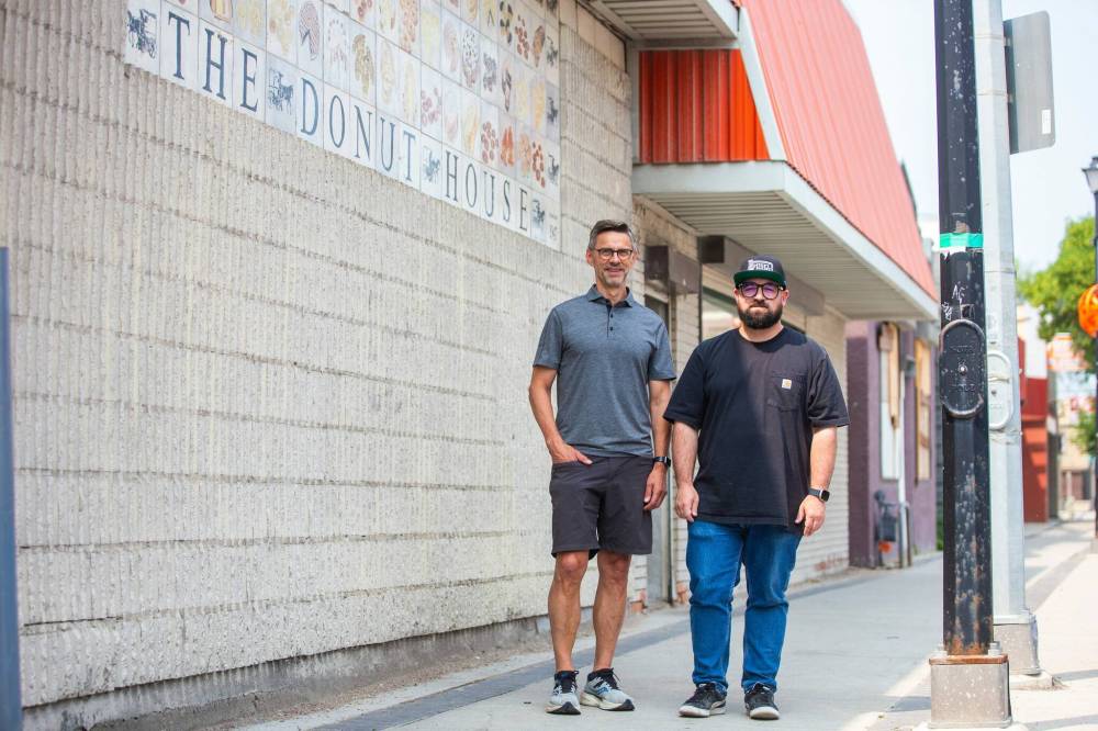 MIKAELA MACKENZIE / WINNIPEG FREE PRESS
Russ Meier (left) and Jon Hochman stand outside the Donut House on Selkirk Avenue.