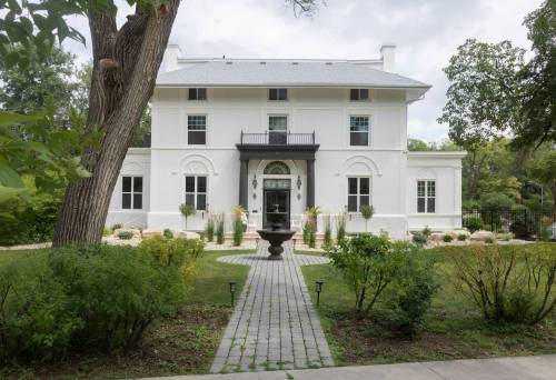 Mike Thiessen / Winnipeg Free Press
                                A luxury house at 12 Ruskin Row, in Winnipeg’s Crescentwood neighbourhood.