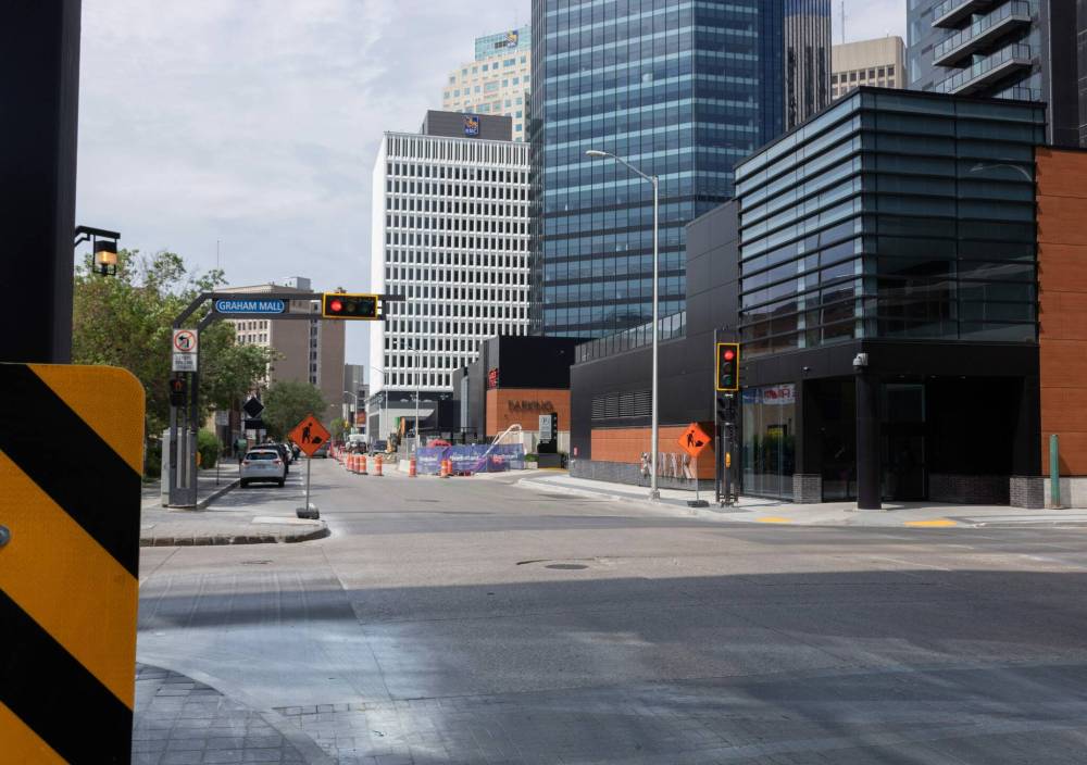 Mike Thiessen / Winnipeg Free Press files
Winnipeg Police Service patrol officers were called to Graham Avenue and Fort Street in June to respond to the stabbing of a 17-year-old boy following a concert at Canada Life Centre.