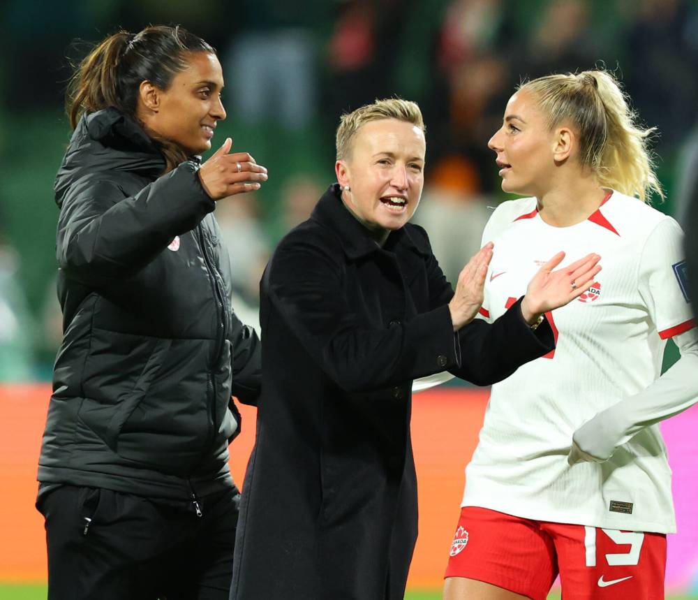 JAMES WORSFOLD / THE CANADIAN PRESS
Canada coach Bev Priestman (centre) is humble enough to admit when she's wrong and savvy enough to make the moves necessary for Canada to have success at the Women’s World Cup.