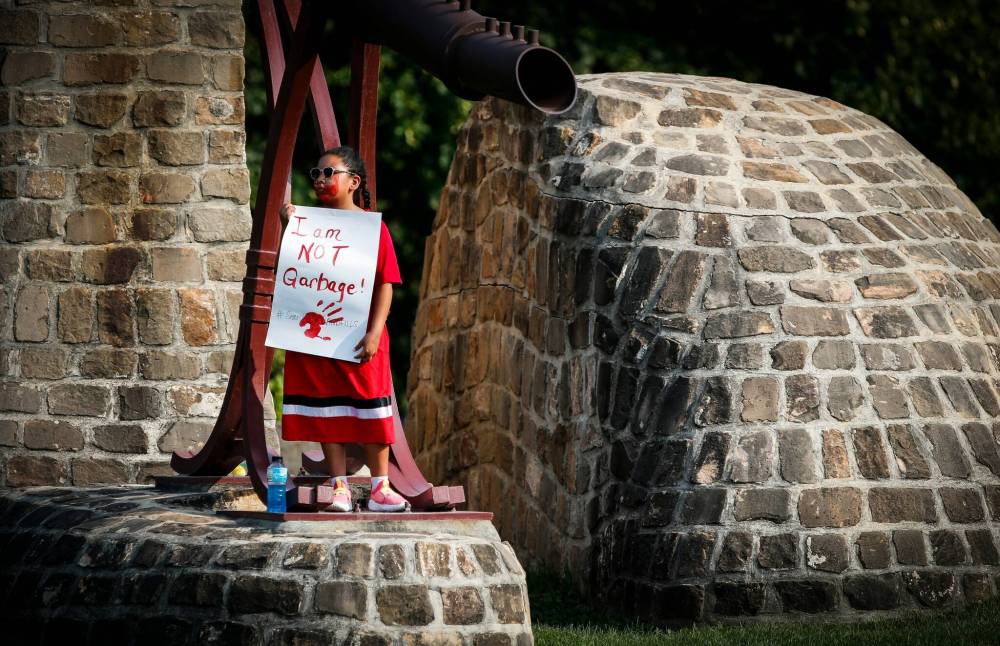 JOHN WOODS / WINNIPEG FREE PRESS
A rally Sunday at the Forks continues the pressure to search a Winnipeg landfill believed to hold the remains of Indigenous murder victims.