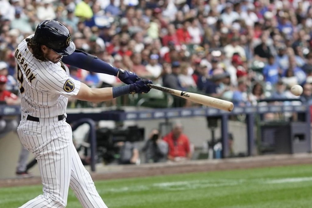 Milwaukee Brewers' Brian Anderson hits a single during the fourth inning of a baseball game against the Cincinnati Reds Saturday, July 8, 2023, in Milwaukee. (AP Photo/Morry Gash)