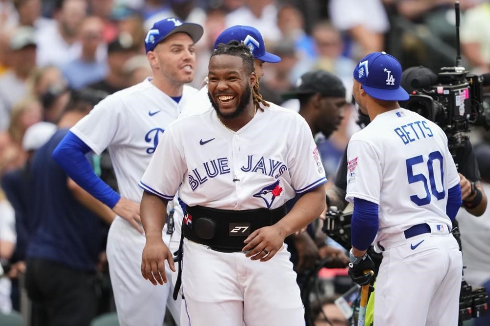 American League's Vladimir Guerrero Jr., of the Toronto Blue Jays, reacts next to Mookie Betts, of the Los Angeles Dodgers, during the first round of the MLB All-Star baseball Home Run Derby in Seattle, Monday, July 10, 2023.