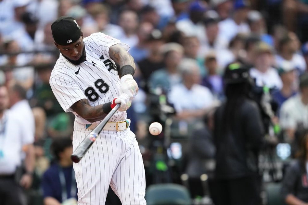 American League's Luis Robert Jr., of the Chicago White Sox, hits in the semifinal round during the MLB All-Star baseball Home Run Derby in Seattle, Monday, July 10, 2023. (AP Photo/Lindsey Wasson)