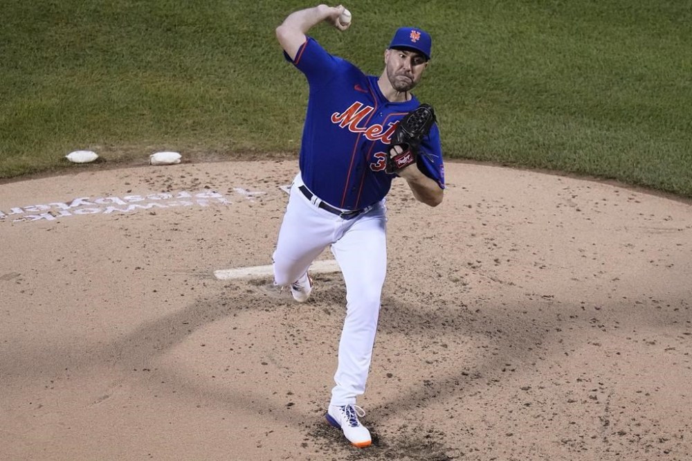 New York Mets' Justin Verlander pitches during the fifth inning of the team's baseball game against the Chicago White Sox Wednesday, July 19, 2023, in New York. (AP Photo/Frank Franklin II)