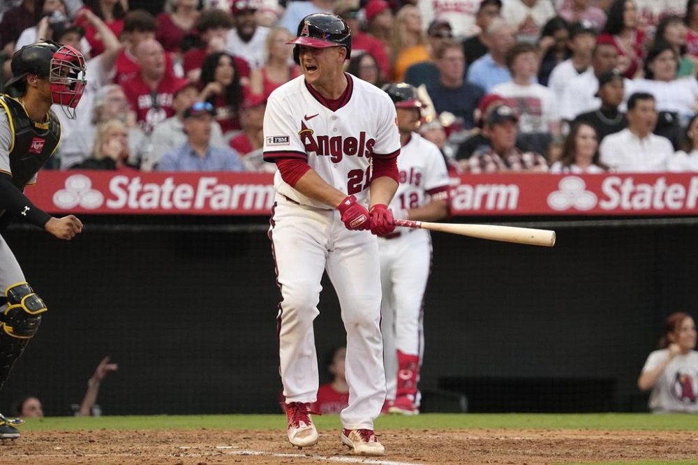 Los Angeles Angels' Matt Thaiss, right, reacts after lining out with the bases loaded as Pittsburgh Pirates catcher Endy Rodriguez celebrates during the fourth inning of a baseball game Saturday, July 22, 2023, in Anaheim, Calif. (AP Photo/Mark J. Terrill)