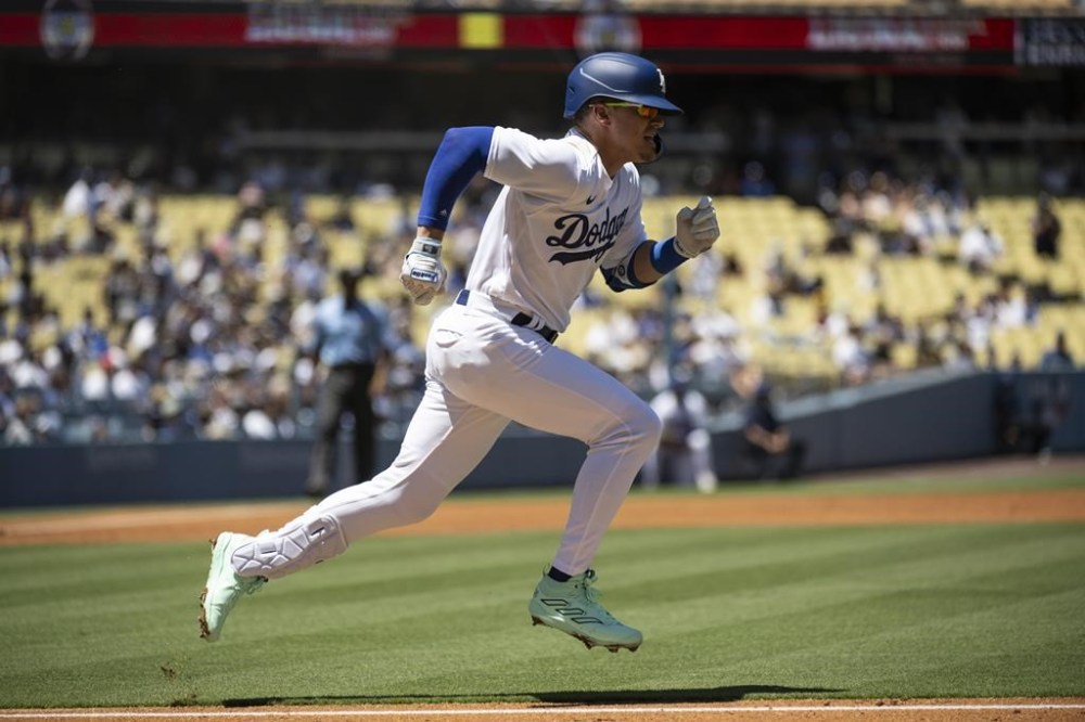 Los Angeles Dodgers' Kiké Hernández runs during the second inning of a baseball game against the Toronto Blue Jays in Los Angeles, Wednesday, July 26, 2023. (AP Photo/Kyusung Gong)