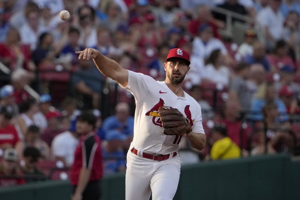 St. Louis Cardinals shortstop Paul DeJong warms up at the start of a baseball game against the Chicago Cubs Friday, July 28, 2023, in St. Louis. The Jays are acquiring DeJong from the St. Louis Cardinals, according to multiple reports.THE CANADIAN PRESS/AP-Jeff Roberson