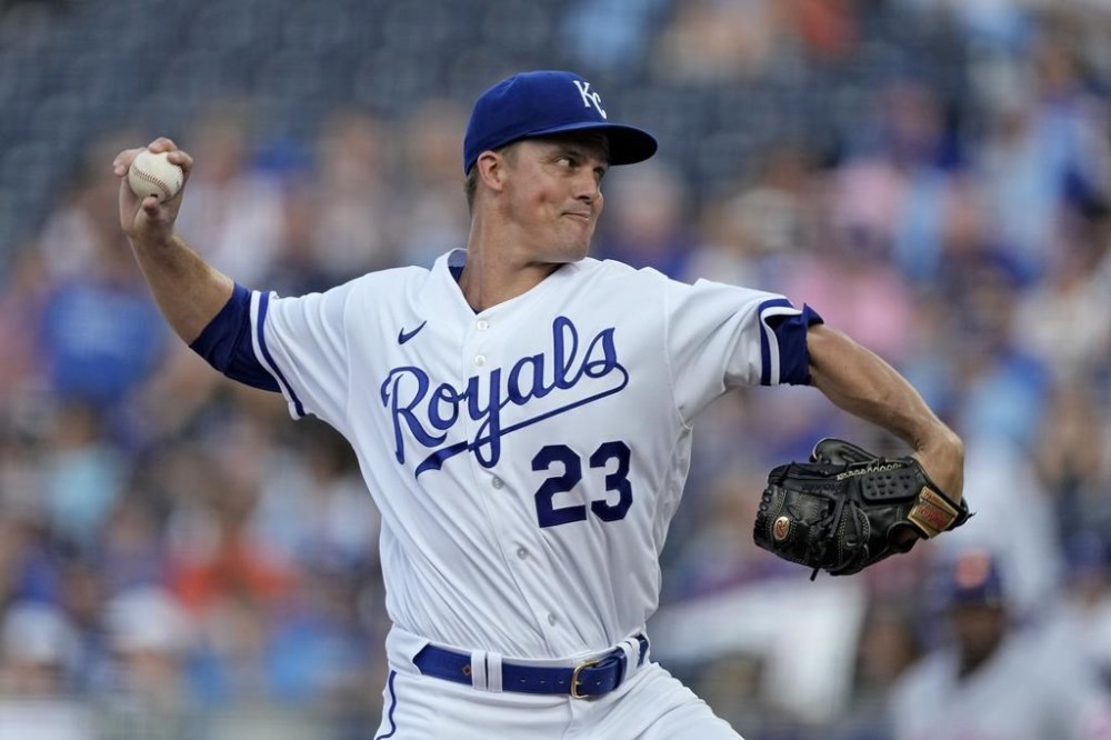 Kansas City Royals starting pitcher Zack Greinke throws during the first inning of a baseball game against the New York Mets Tuesday, Aug. 1, 2023, in Kansas City, Mo. (AP Photo/Charlie Riedel)