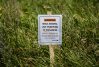 JOHN WOODS / WINNIPEG FREE PRESS
Signs have been posted near the location of a second coyote attack in North Kildonan, Winnipeg.