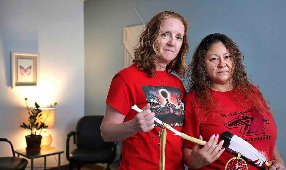 Ayn Wilcox (left), executive director of Klinic Community Health along with Indigenous Cultural Worker Cynthia Monette are working together to launch a community based, Indigenous focused sexual assault nurse examiner program. (Ruth Bonneville / Winnipeg Free Press)