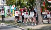 JOHN WOODS / WINNIPEG FREE PRESS
Striking liquor store workers picket at Grant Park shopping centre in Winnipeg, Sunday, July 30, 2023.