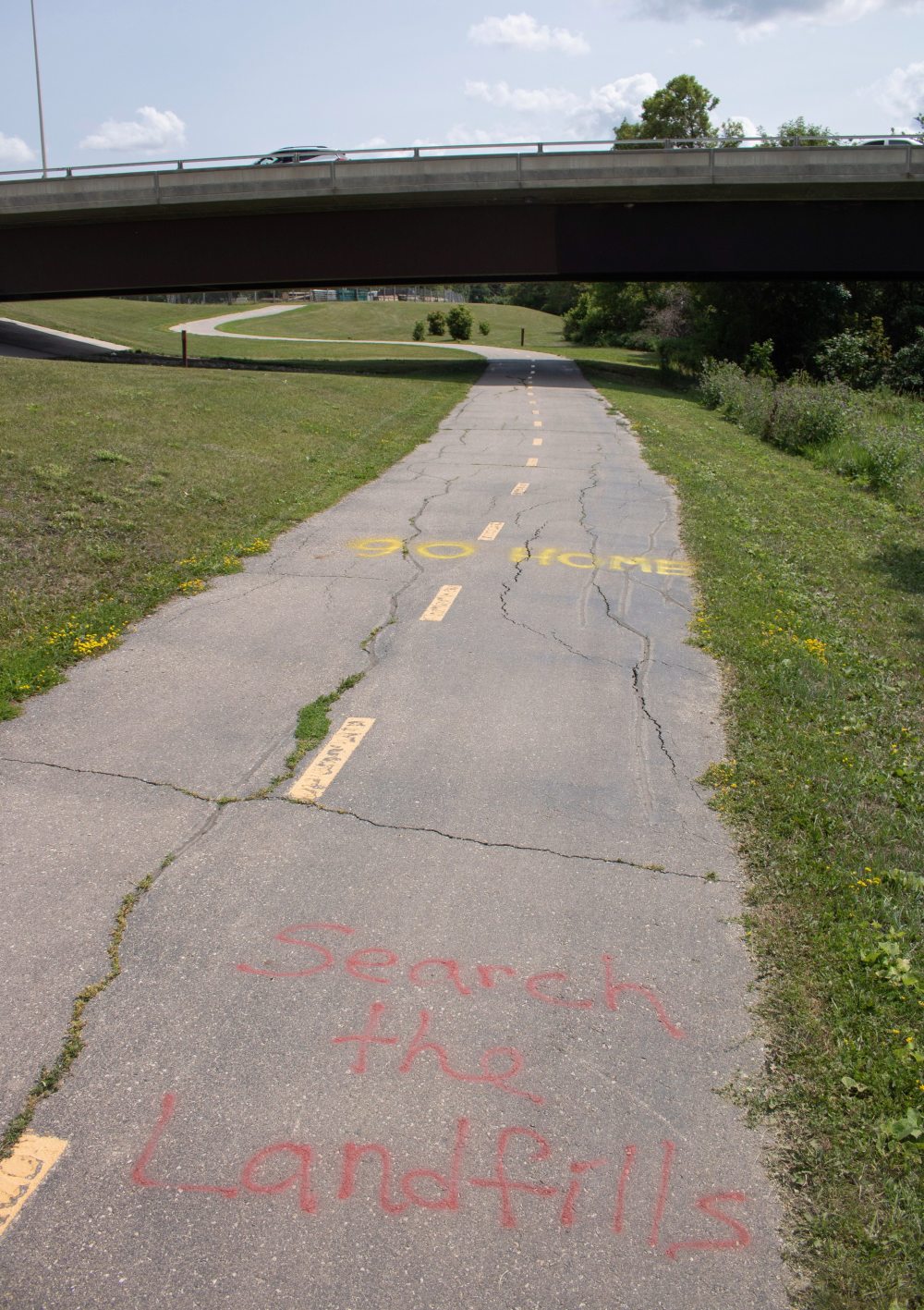 Mike Thiessen / Winnipeg Free Press 
Unknown taggers painted graffiti along the World Police and Fire Games half-marathon route.