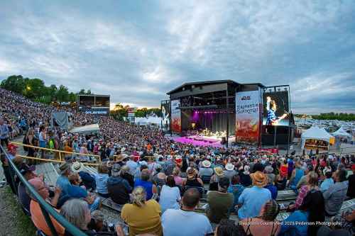 Crowds fill the stands for Countryfest on Sunday night. (Dauphin's Countryfest)