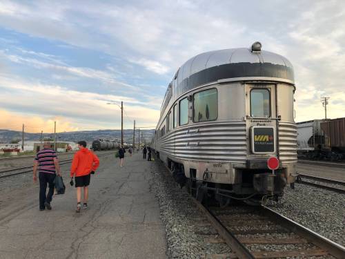 JOHN LONGHURST / WINNIPEG FREE PRESS
                                The train pulls into Kamloops, B.C.