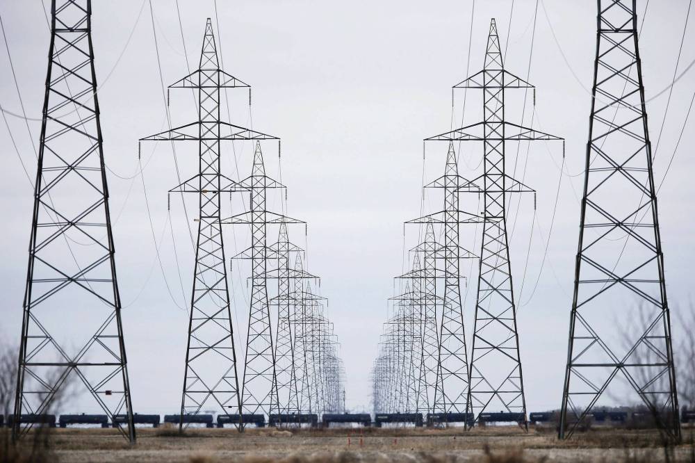 <p>New seasonal, time-of-use rates and programs to curb electricity demand during the depths of winter could be on deck for Manitoba Hydro customers, as the utility forecasts its current capacity may be reached within a decade. (John Woods / The Canadian Press files)</p>