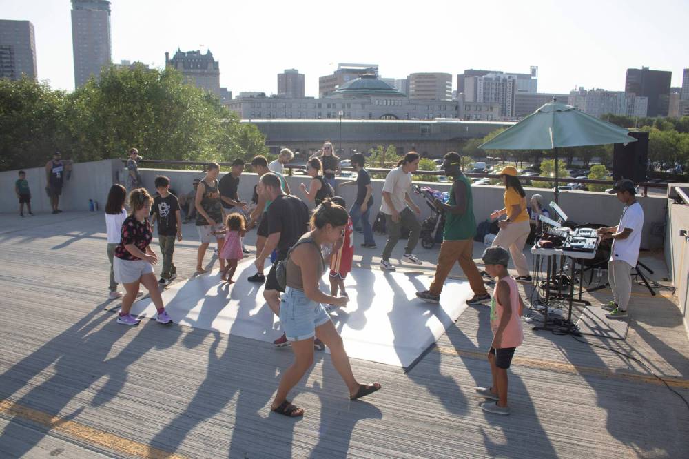 MIKE THIESSEN / WINNIPEG FREE PRESS
Even in the 32 C heat, plenty of people came out for the outdoor dance sessions on the roof of the Forks parkade.