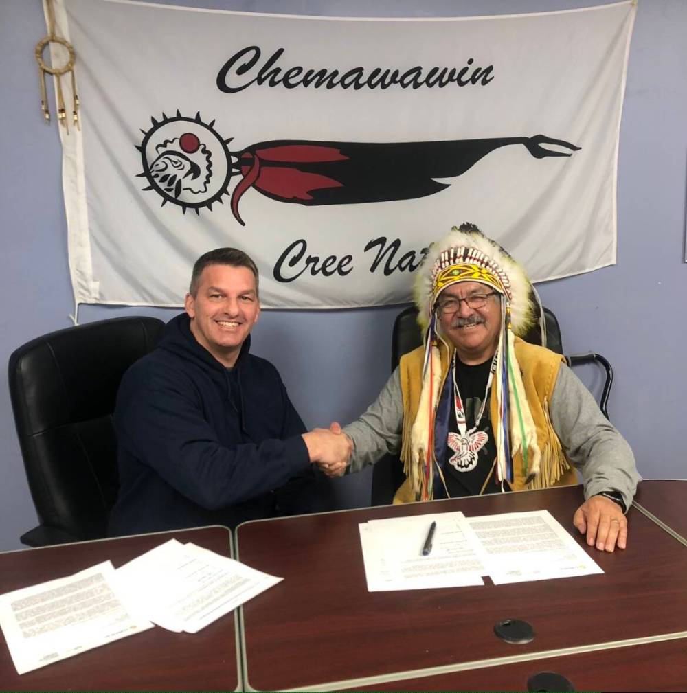 SUPPLIED
 Mark Sweeny (left), interim Wáwátéwák Corridor project nation coalition president, shakes hands with Chemawawin Cree Nation Chief Clarence Easter at the Treaty 5 summit where the partnership and intentions for a multi-pronged trade corridor were discussed.