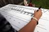 RUTH BONNEVILLE / WINNIPEG FREE PRESS
                                Shelley Drewniak says teachers are strapped for the time to shoehorn cursive writing instruction into an already packed school curriculum.