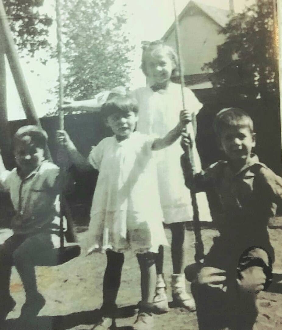 SUPPLIED<p>
Terri Sarenchuk-Petit-Drad, born Helen Cherwonuk, poses at centre with her sister Mary and brothers Eddie and Walter.