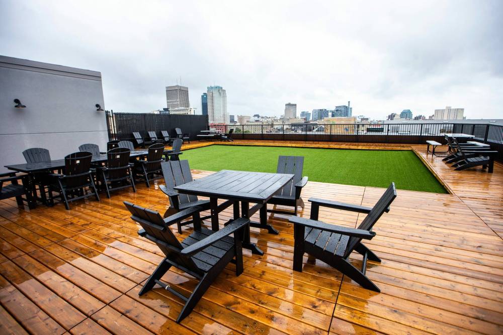 MIKAELA MACKENZIE / WINNIPEG FREE PRESS
                                The rooftop deck is a unique feature of Paulin Street Lofts.