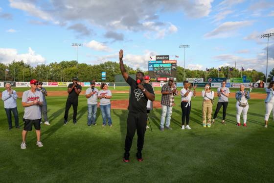 Reggie Abercrombie addresses Goldeyes fans Friday during the ceremony at which the team retired his number. (DAVE MAHUSSIER PHOTO)