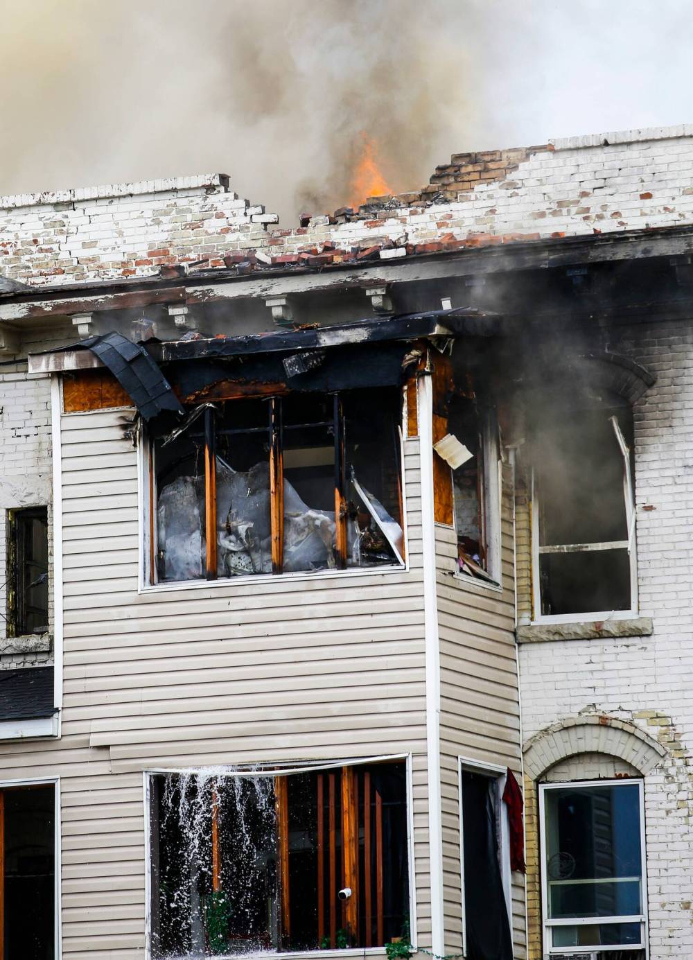 JOHN WOODS / WINNIPEG FREE PRESS
                                Damage estimates weren’t available Sunday morning, but city crews expected the building to be “a complete loss.”