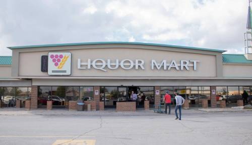MIKE THIESSEN / WINNIPEG FREE PRESS
                                Manitoba Liquor and Lotteries said it has accepted the conciliator&rsquo;s recommendation to take a bitter month-long labour dispute with its unionized worker to binding arbitration, just as the Crown corporation had sought replacement workers this week to keep the booze flowing at Liquor Marts.