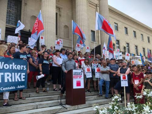 Ruth Bonneville / Winnipeg Free Press
                                Manitoba Government and General Employees&rsquo; Union president Kyle Ross speaking at a rally at the legislature Tuesday.