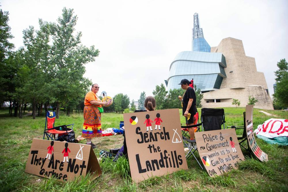 MIKAELA MACKENZIE / WINNIPEG FREE PRESS FILES
The Canadian Museum for Human Rights has endorsed calls to search for the remains of three slain Indigenous women who are believed to be buried in a private landfill near Winnipeg.