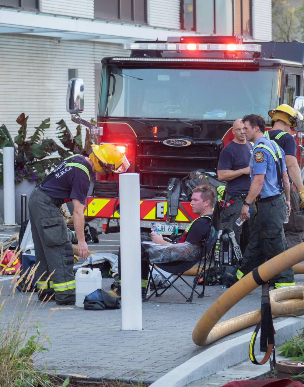 MIKE THIESSEN / WINNIPEG FREE PRESS
Firefighters had to climb 18 flights of stairs because there was no elevator access, but were quickly able to get the fire under control.