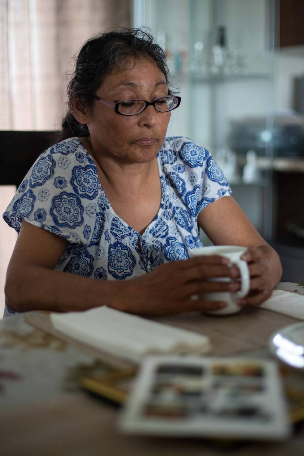 DANIEL CRUMP / WINNIPEG FREE PRESS
Vivian Caron sits at her mother's dining room table as she talks about her son.