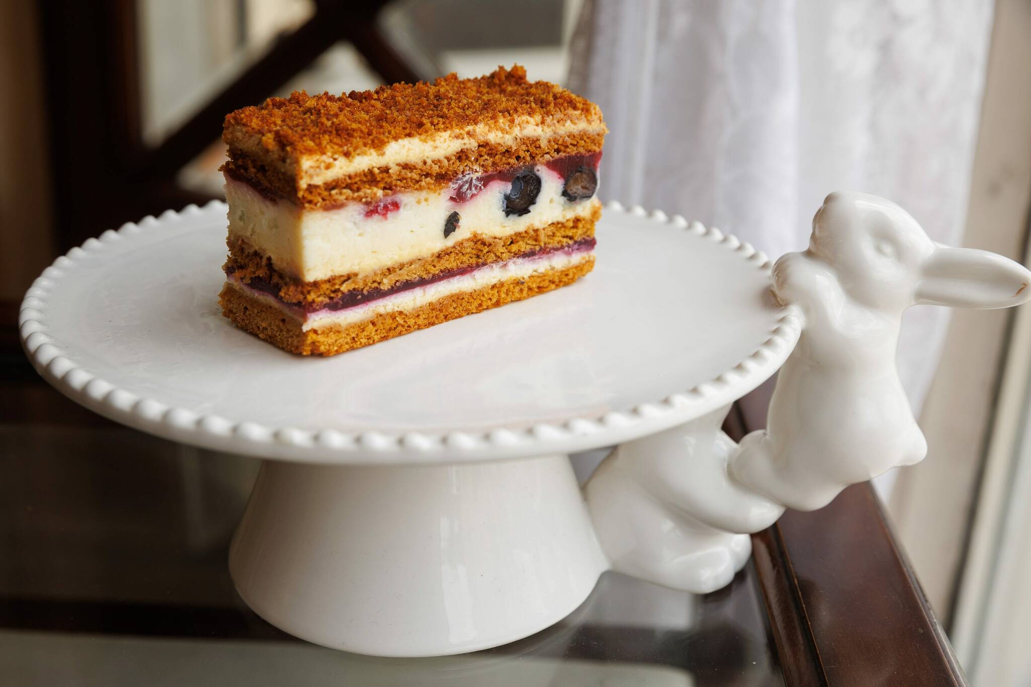 Berry cheesecake slice