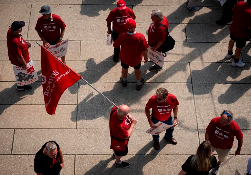 Unifor, Detroit Three kick off contract talks amid inflation, EV