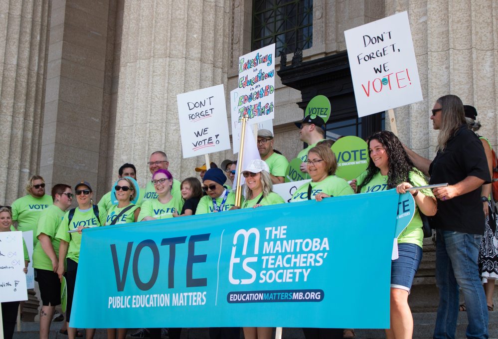 Mike Thiessen / Winnipeg Free Press
The Manitoba Teachers’ Society held a rally outside the legislative building Thursday afternoon, pushing for a stop to funding cuts.