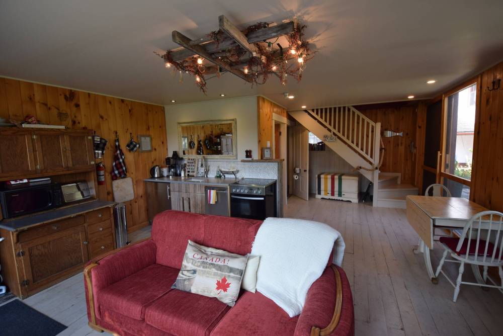 <p>The carriage house offers a living area with kitchen, media area and a bathroom and a sleeping quarters upstairs.</p>