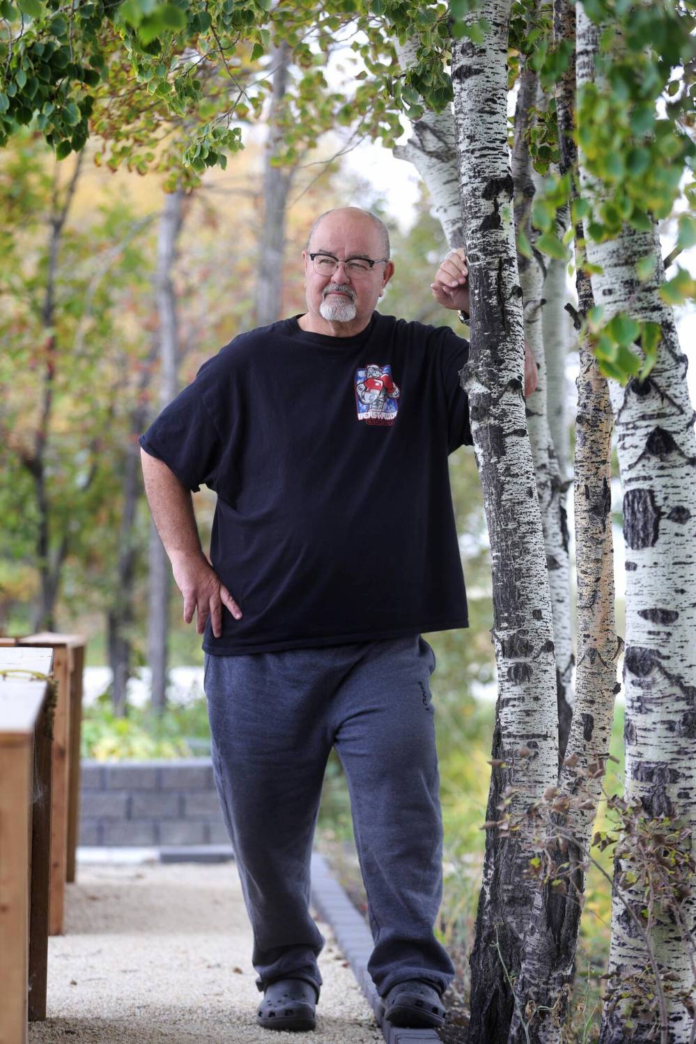 RUTH BONNEVILLE / WINNIPEG FREE PRESS
                                Woodlands-area truck driver Robert Murray is grateful for the province sending him to Fargo for a knee replacement, but was stunned when he says he was met with hostility by an ER doctor while seeking followup care.